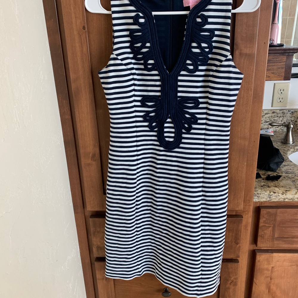 Lilly Pulitzer blue and white shift dress Small